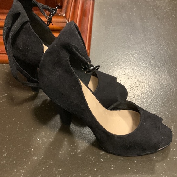Black ankle strap heels - Picture 2 of 6